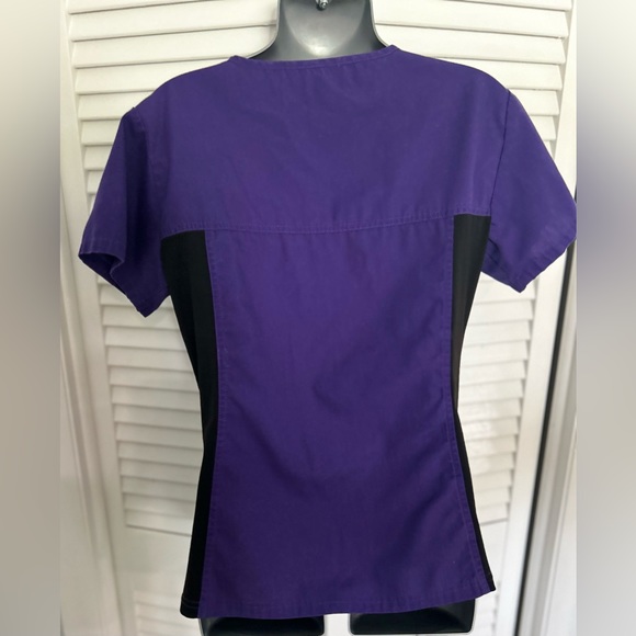Mobb Medical Scrub and Nursing Uniform top - XS purple and black multi pocketed - Picture 3 of 3